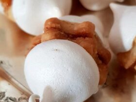 Μπισκοτένιες Μπουκίτσες με Ψημένο Αυγόγλασο