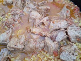 Γιουβέτσι με Kοφτό Mακαρονάκι και Mοσχάρι