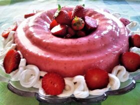 Ζελέ Φράουλα με Γιαούρτι