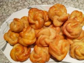 Γλυκά Τριανταφυλλάκια