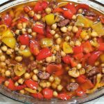 Ρεβύθια με Πιπεριές και Λουκάνικο