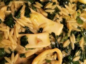 Κριθαρότο με Καλαμάρια και Σπανάκι